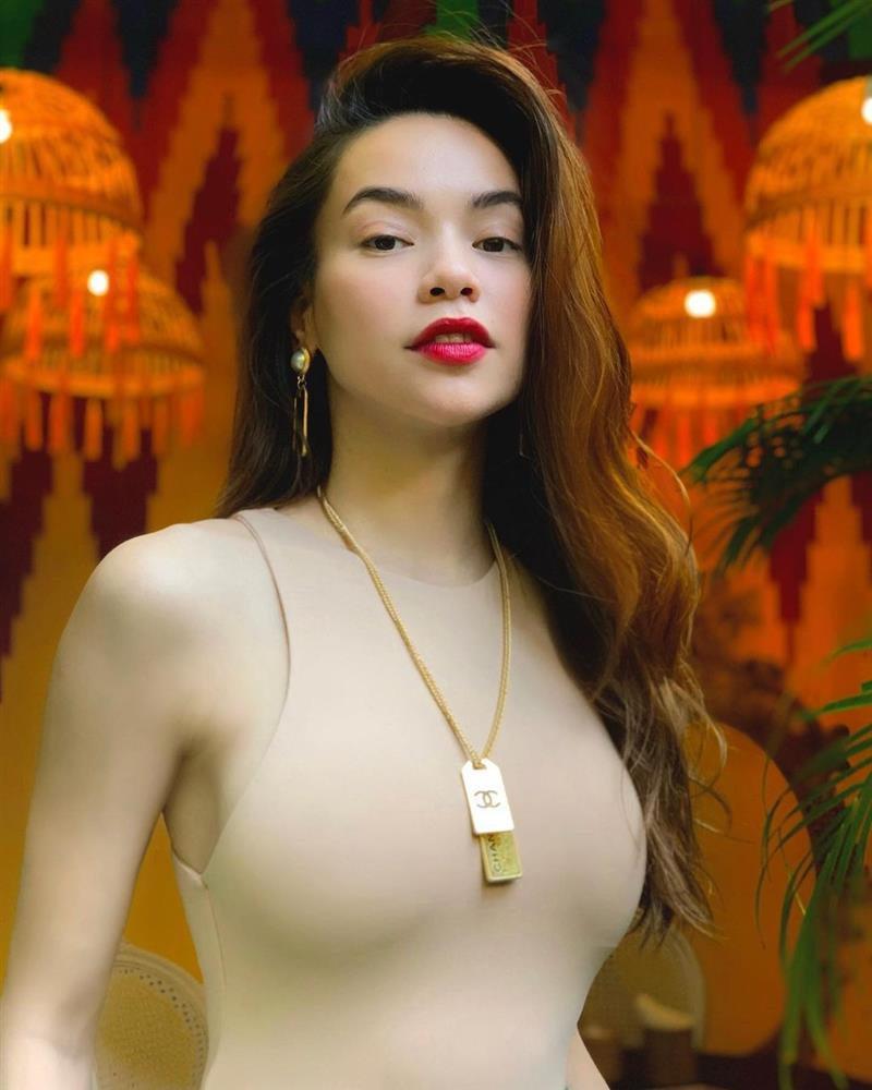 Mặc đẹp như Hà Hồ: Diện đồ bó mà không phản cảm-6