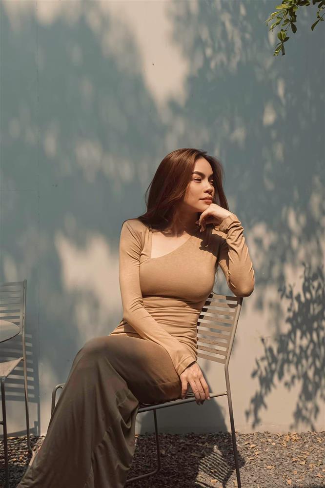 Mặc đẹp như Hà Hồ: Diện đồ bó mà không phản cảm-10