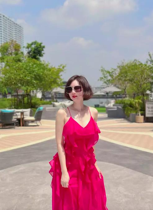 Tình cũ Đình Tú lên đồ đi biển, ngỡ ngàng vóc dáng bà mẹ một con-3