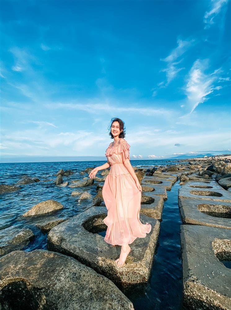 Tình cũ Đình Tú lên đồ đi biển, ngỡ ngàng vóc dáng bà mẹ một con-5