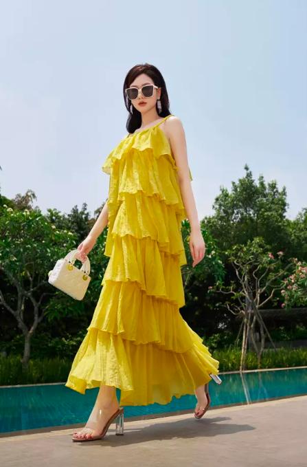 Tình cũ Đình Tú lên đồ đi biển, ngỡ ngàng vóc dáng bà mẹ một con-6