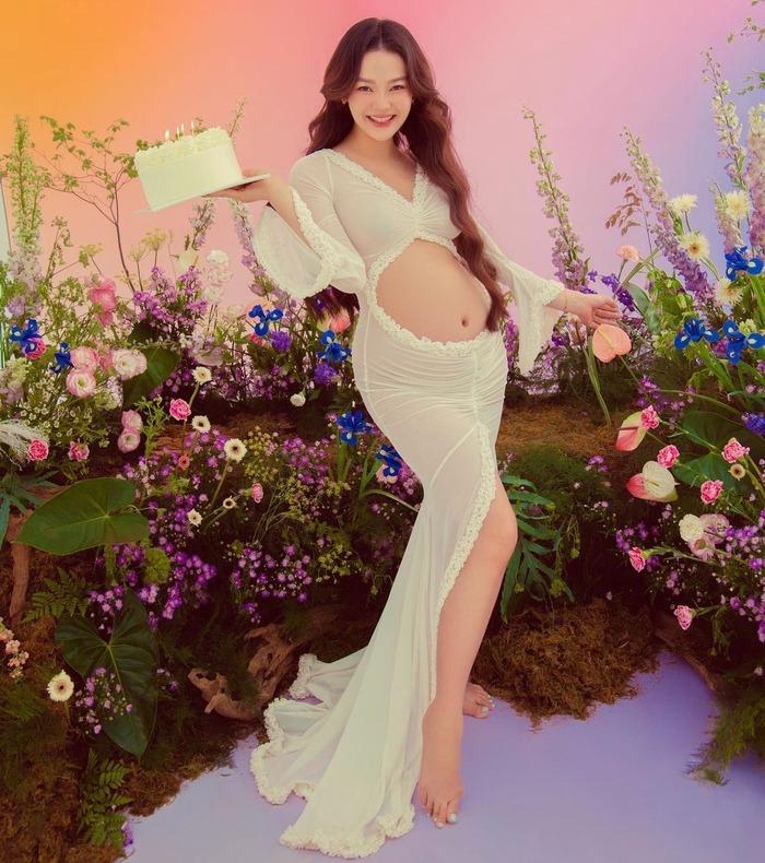 Bà bầu Minh Hằng rạng rỡ trong ngày sinh nhật-1