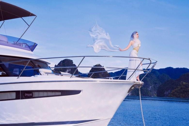 Vợ chồng Phương Oanh tình tứ trên du thuyền, bàn tay hư của Shark Bình thành tâm điểm-3