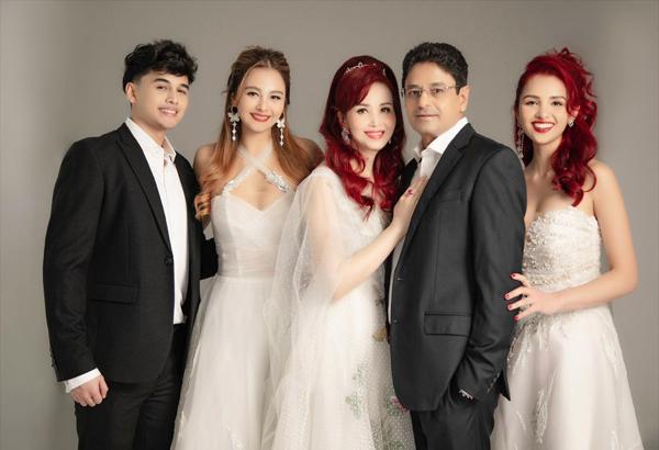 Con trai út Hoa hậu Diệu Hoa: Tốt nghiệp xuất sắc ĐH danh tiếng Mỹ, vẻ ngoài điển trai-4