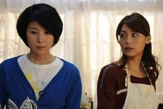 Đến nhà con trai chơi, nhìn mâm cơm tôi ngán ngẩm