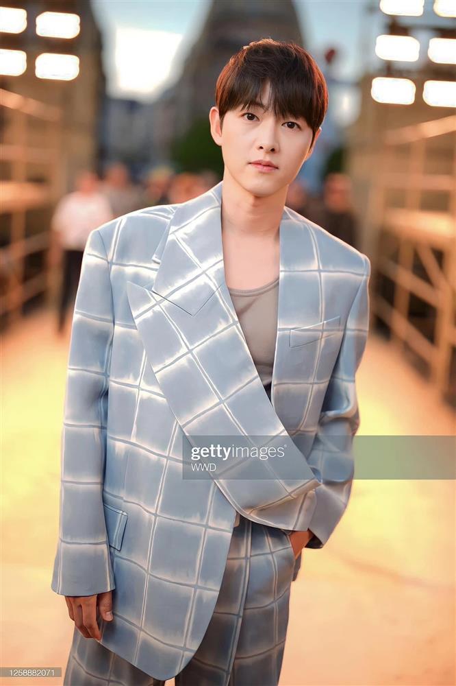 Song Joong Ki với style trẻ trung, phong độ-6