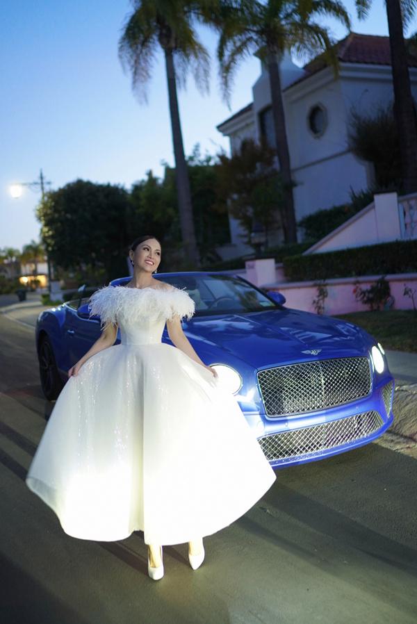 Hà Phương khoe dáng bên siêu xe 20 tỷ, khoe khéo gia sản của chồng tỷ phú Chính Chu-7