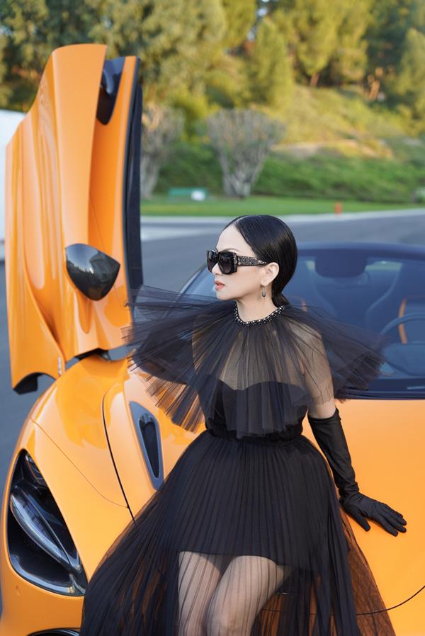 Hà Phương khoe dáng bên siêu xe 20 tỷ, khoe khéo gia sản của chồng tỷ phú Chính Chu-8