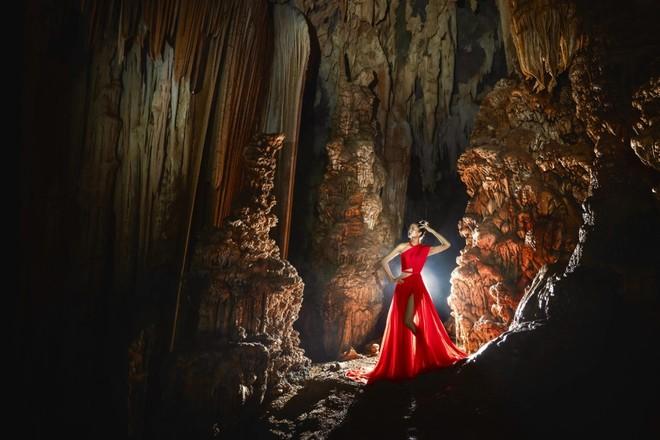 HHen Niê khoe vẻ ma mị trong hang động Quảng Bình-3