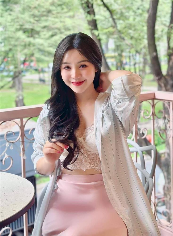 Quỳnh Kool diện váy xuyên thấu lấp ló vòng 3, bị phát giác nếp gấp vị trí đắc địa-7