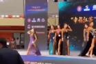 Thí sinh Hoa hậu Trung Quốc ném giày vào ban giám khảo