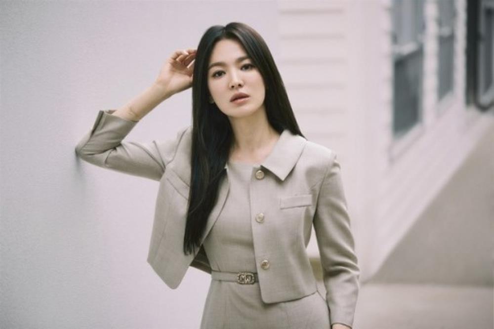 Song Hye Kyo vẫn trẻ đẹp hút hồn ở tuổi 42-4