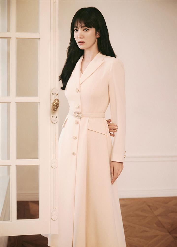 Song Hye Kyo vẫn trẻ đẹp hút hồn ở tuổi 42-9