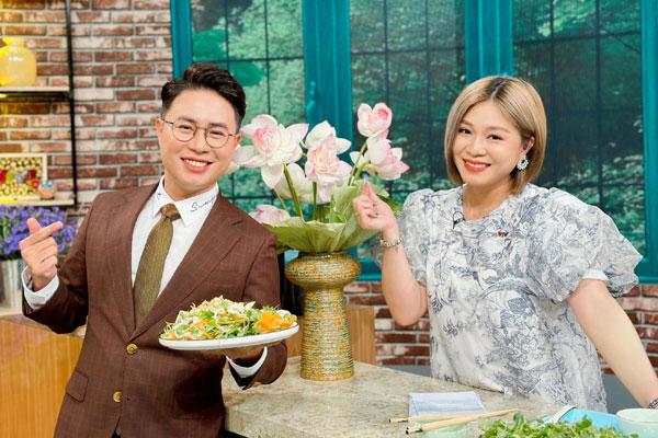 Từ phòng thay đồ lộn xộn thành không gian sáng bừng như store, MC Hoàng Linh khoe nơi ở viên mãn-23