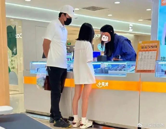 Bất ngờ chiều cao con gái Giả Nãi Lượng và Lý Tiểu Lộ, 10 tuổi đã đến vai bố-1