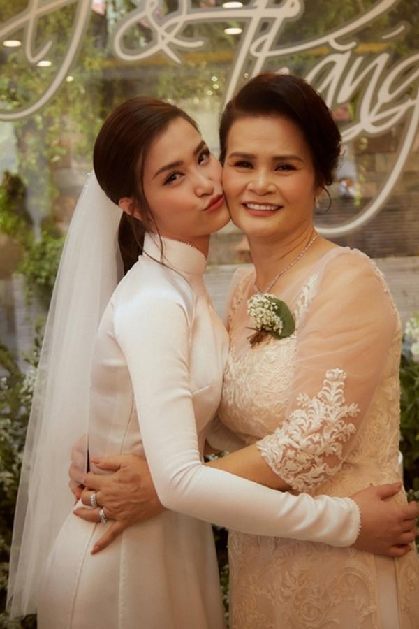 Chân dung người phụ nữ quyền lực đứng sau thành công của Đông Nhi-4