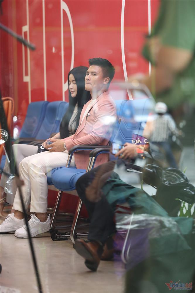 Bạn gái hộ tống Quang Hải tới lễ ký hợp đồng CLB Công an Hà Nội-6