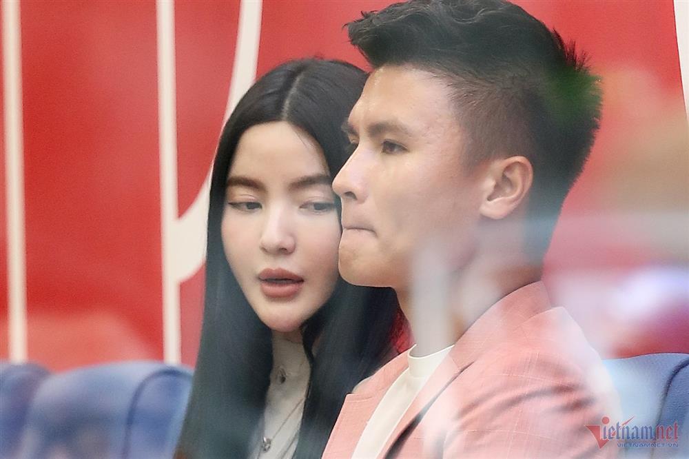 Bạn gái hộ tống Quang Hải tới lễ ký hợp đồng CLB Công an Hà Nội-5