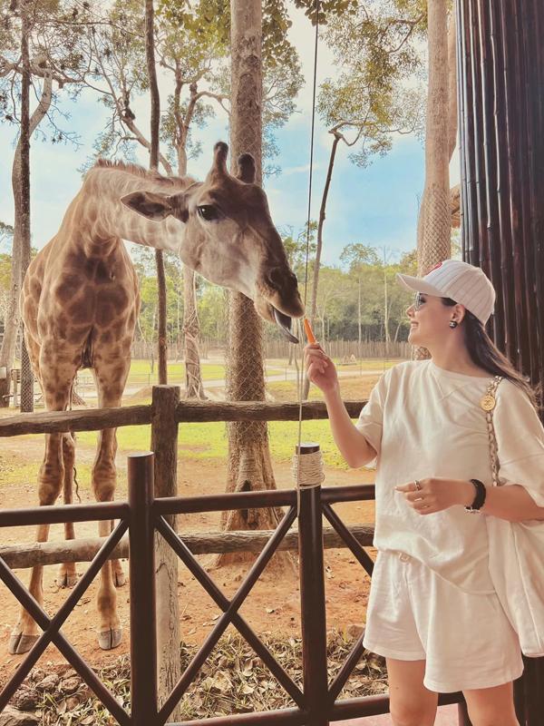 Dâu hào môn Phanh Lee sau 2 lần sinh con: Hồi dáng nhanh, da sáng mịn-6