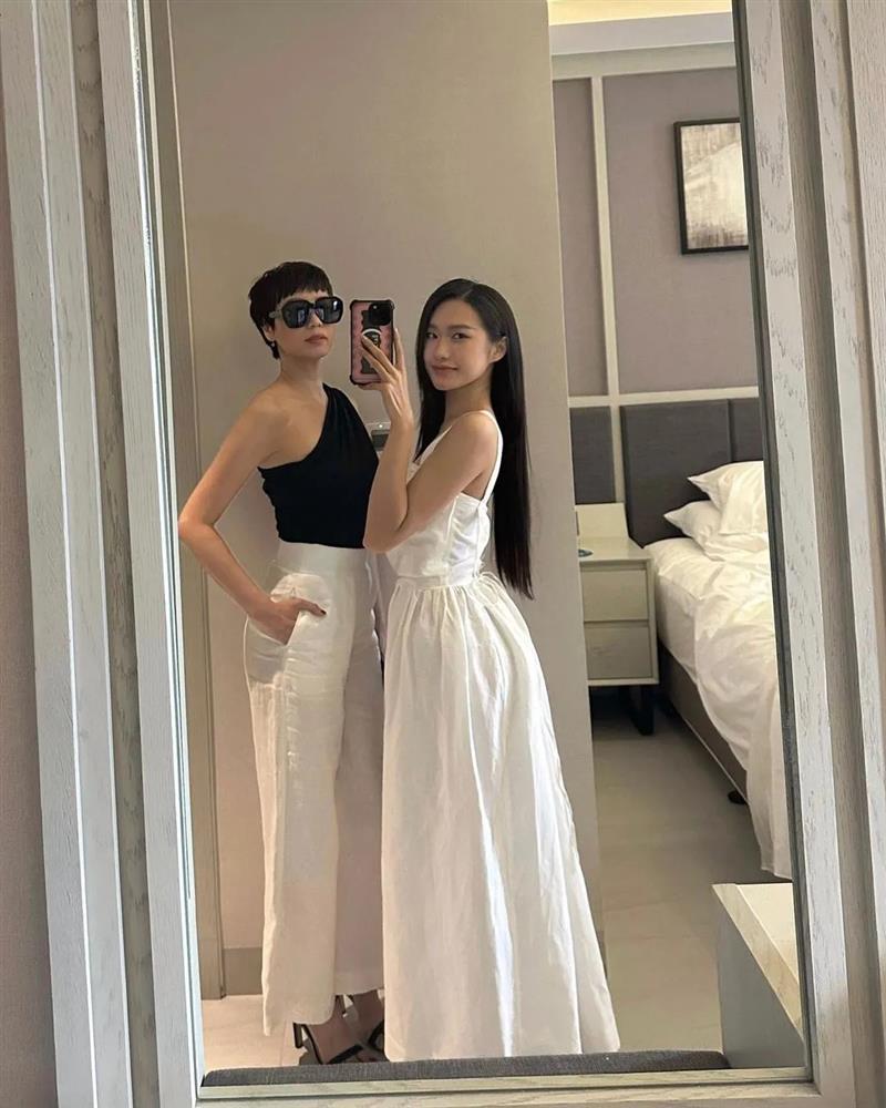 Mẹ Doãn Hải My U50 đứng cạnh con gái 2k1 giống như hai chị em-3