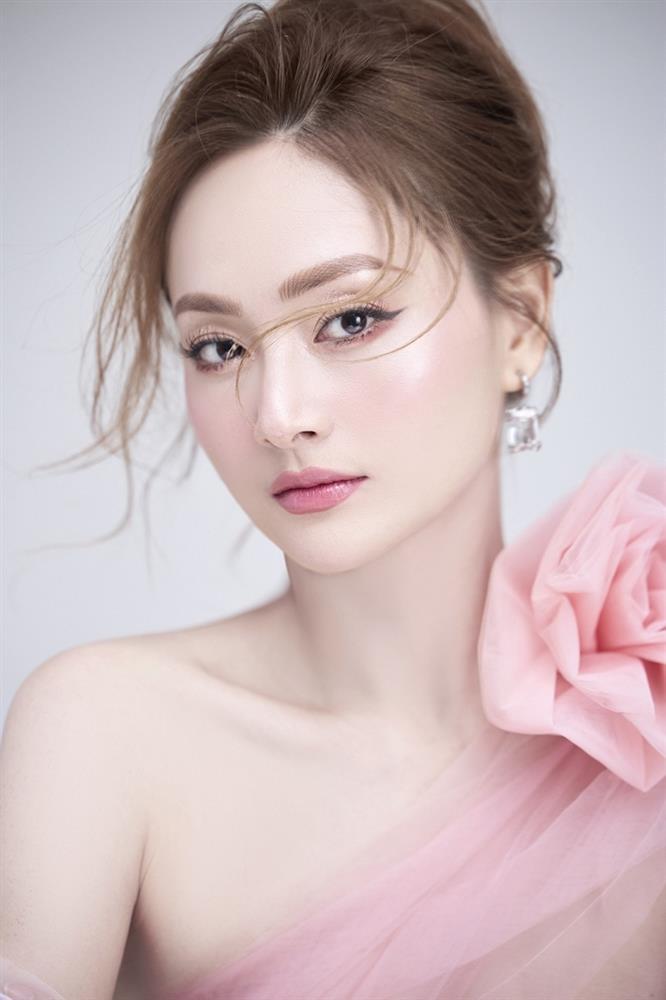 Vẻ gợi cảm khác xa trên phim của diễn viên Lan Phương ở tuổi 40-8