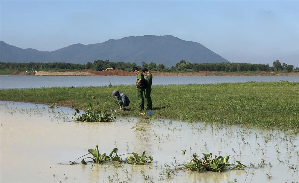 Cha dượng và 2 con tử vong dưới hồ Đá Đen-3