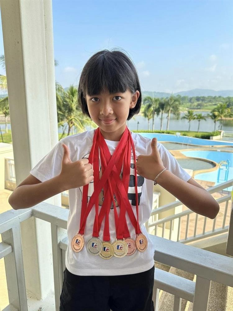 Ngoài con gái 1m74, Bình Minh còn một con gái 11 tuổi cao không kém, mặt y hệt bố-9