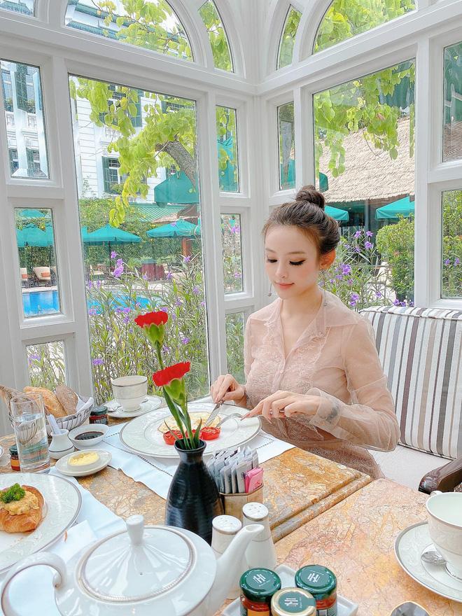 Sống trong biệt thự 100 tỷ, Huyền Baby ăn thế này bảo sao chồng yêu!-9