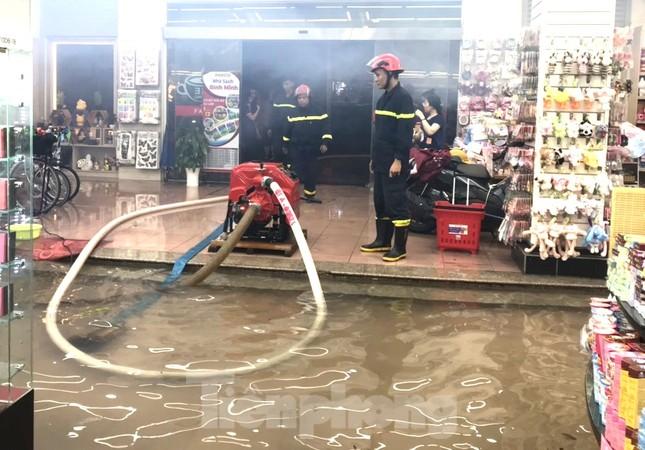 Người đàn ông bị nước cuốn trôi, tỉnh dậy tưởng mình đang ở đảo-3