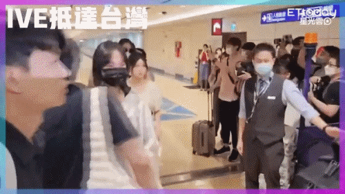 Ekip IVE xô đẩy phóng viên ngay tại sân bay, phản ứng của nhóm ra sao?-5