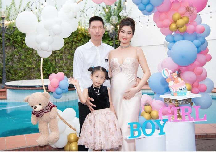 Á hậu Diễm Trang chia sẻ khoảnh khắc hạnh phúc của gia đình 4 người-4