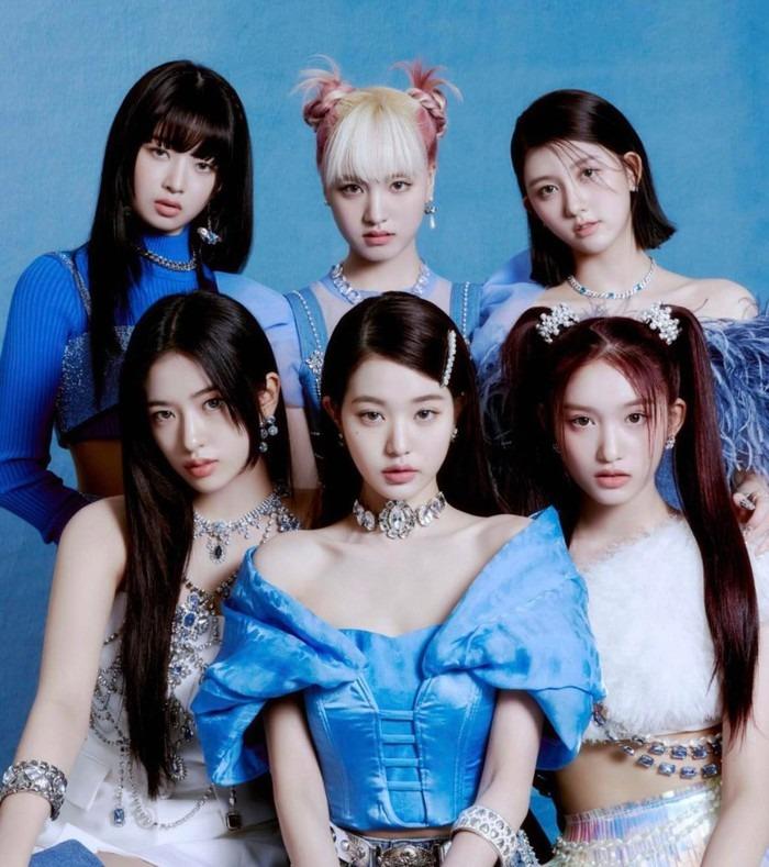 Ekip IVE xô đẩy phóng viên ngay tại sân bay, phản ứng của nhóm ra sao?-1