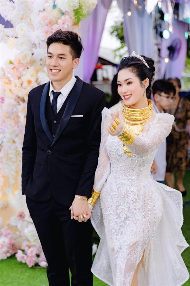 Cô dâu Long An nhận quà cưới nhà nửa triệu USD, đám cưới đãi cỗ chay-5