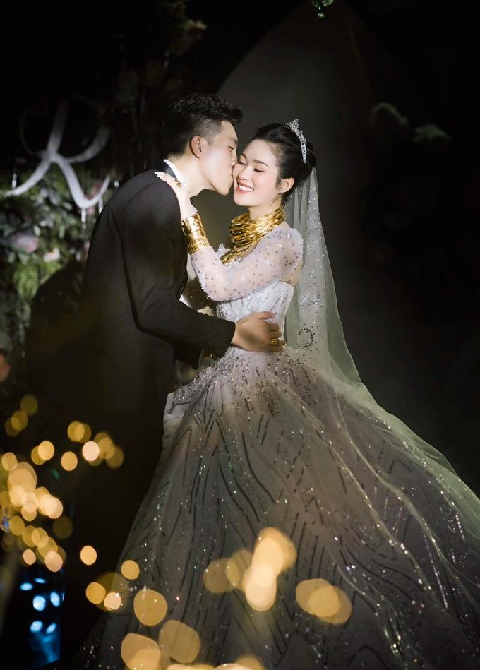 Cô dâu Long An nhận quà cưới nhà nửa triệu USD, đám cưới đãi cỗ chay-6