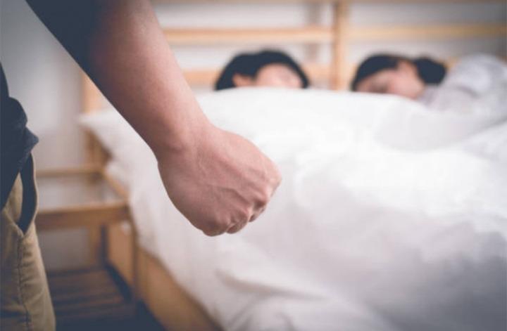 Bố tôi ngoại tình nhưng toàn nói chuyện đạo đức-1