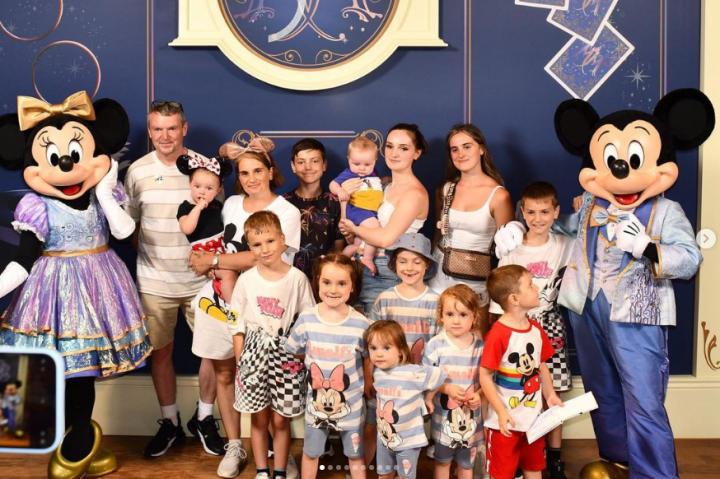 Người phụ nữ có 22 đứa con, chửa đẻ từ năm 14 tuổi đến lúc U50-4