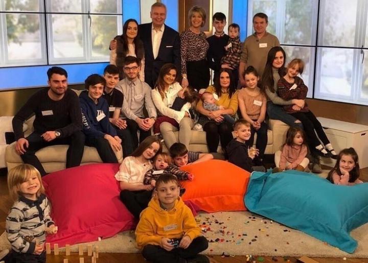 Người phụ nữ có 22 đứa con, chửa đẻ từ năm 14 tuổi đến lúc U50-8