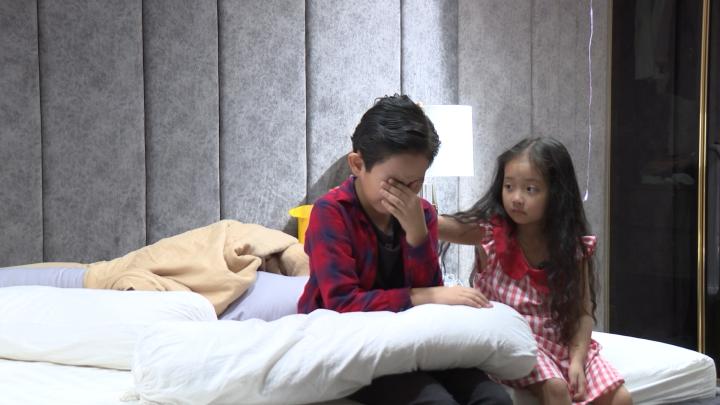 Phan Hiển làm con trai khóc nức nở với thái độ căng như dây đàn-1