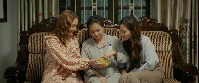 Cảnh phim Lan Phương, Khả Ngân đi ăn ốc nhưng quên tiền bị chê vô lý-1