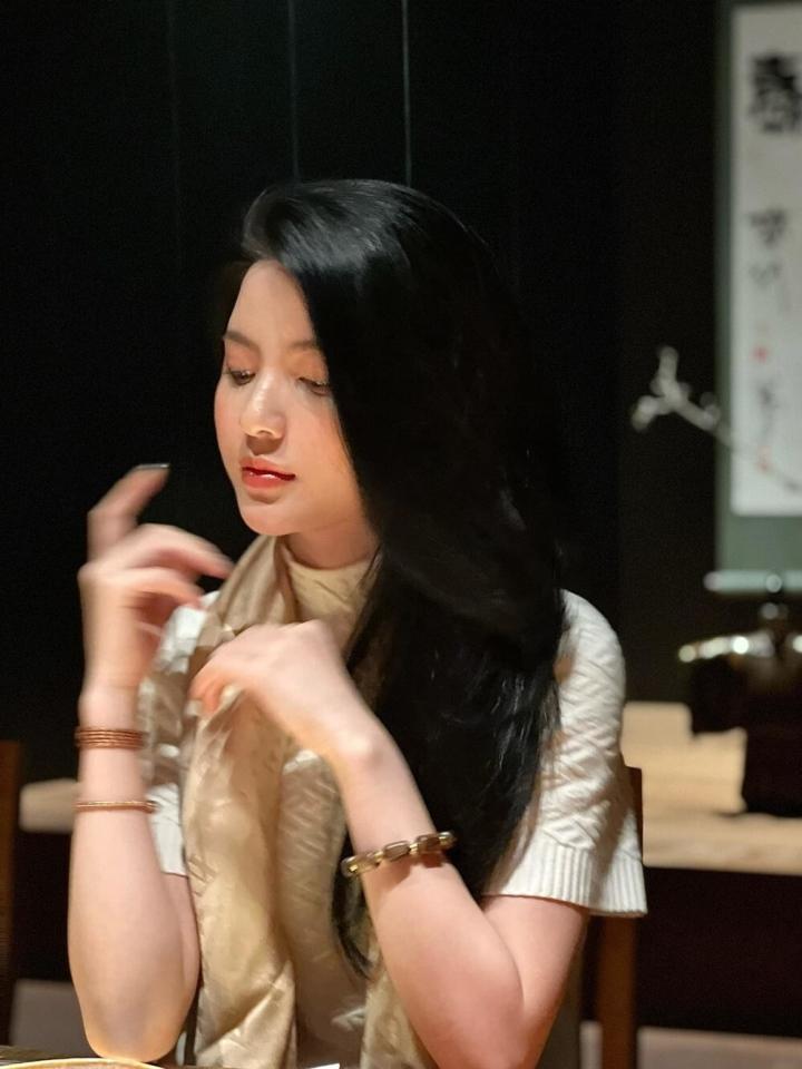 Bạn gái Quang Hải ấn tượng với vẻ đẹp vừa ngọt ngào, vừa gợi cảm-10