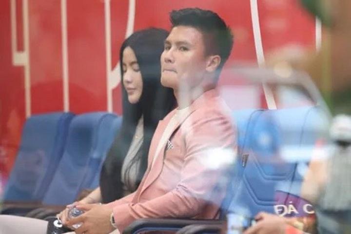 Bạn gái Quang Hải ấn tượng với vẻ đẹp vừa ngọt ngào, vừa gợi cảm-1