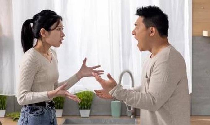 Tôi muốn mua nhà, chồng lại thích có ô tô ra oai khi về quê-1