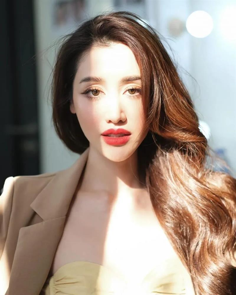 Tiểu thư tài phiệt đời thực của showbiz Thái bị mẹ ruột đăng bài từ mặt-4