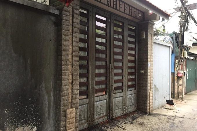 Một gia đình ở Hà Nội liên tục bị tạt sơn, ném chất bẩn-3