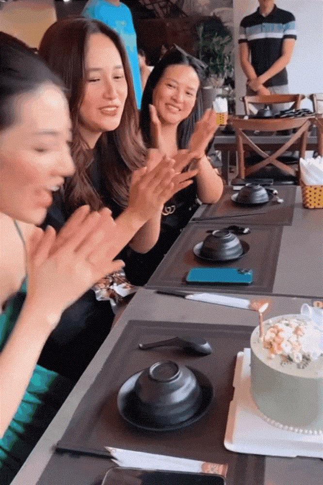 Chụp cùng Á hậu Tú Anh, Mai Phương Thuý lộ nhược điểm chí mạng-2