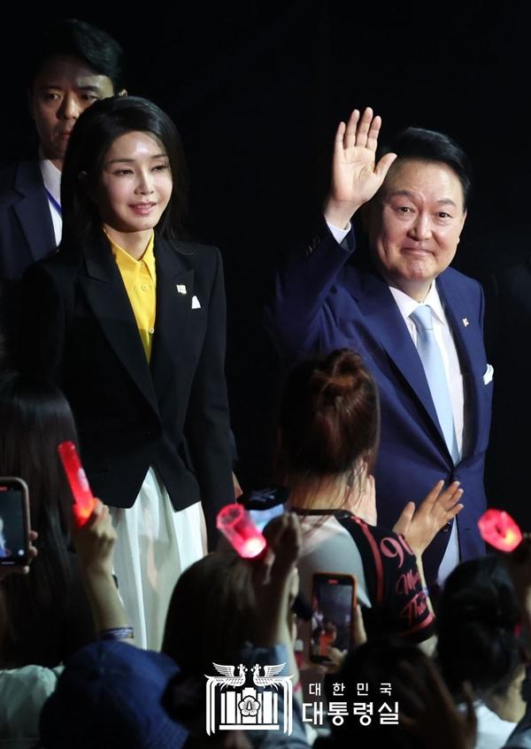 Công thức để luôn thu hút của Đệ nhất phu nhân Hàn Quốc-3