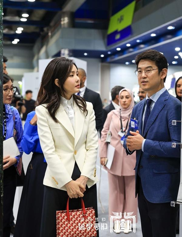 Công thức để luôn thu hút của Đệ nhất phu nhân Hàn Quốc-10