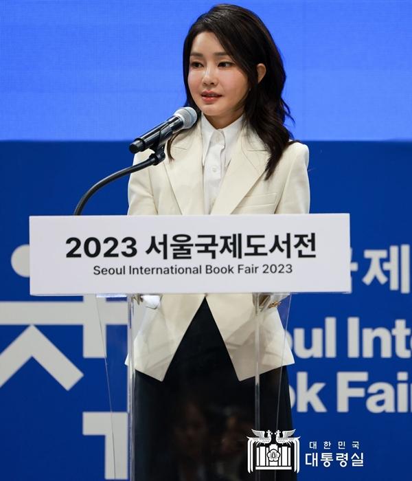 Công thức để luôn thu hút của Đệ nhất phu nhân Hàn Quốc-11