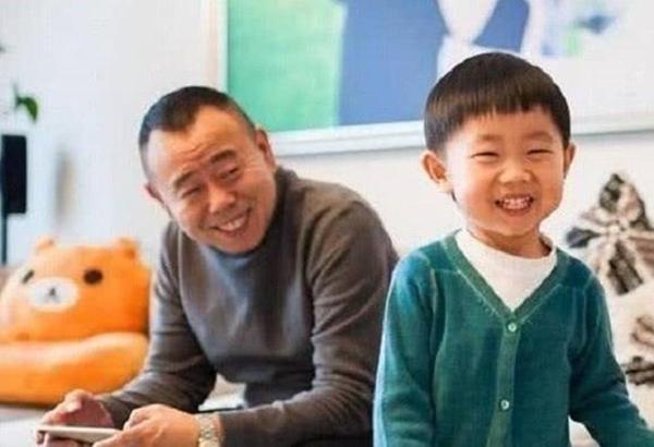 Vợ sinh con đen nhẻm, tóc xoăn, da màu bị chồng chất vấn, mẹ chồng sợ hãi nói hết sự thật-3