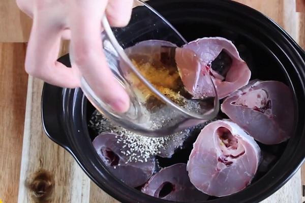 Không phải rán, cá làm kiểu này mới khiến cả nhà mê mẩn, ăn hết nồi cơm-1